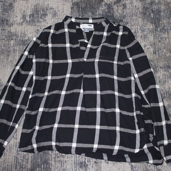 Black and White Plaid Pullover - Picture 1 of 2
